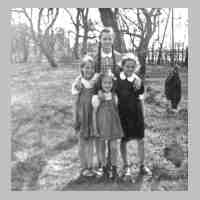 065-0075 Die Toechter der Familie Dunkel. Helene (1928), Gerda (1931), Christel (1932) und Helga (1935)..jpg